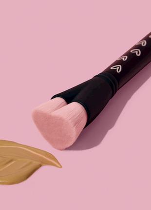 Пензель для тональної основи у формі серця