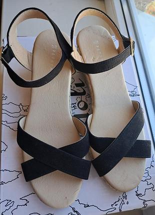 Босоножки черные с бежевым papaya,размер 39