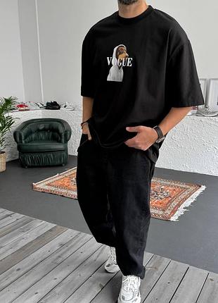 Топова оверсайз футболка "vogue" у чорному кольорі