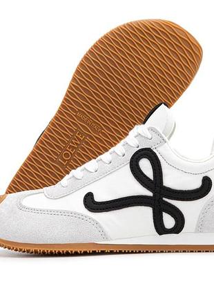 Жіночі кросівки дуже якісна щільна тканина зручні в носінні не сковують в носінні стильні