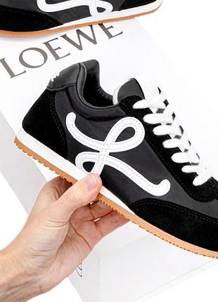 Жіночі кросівки дуже якісна щільна тканина зручні в носінні не сковують в носінні стильні