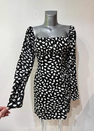 Сукня з розрізом