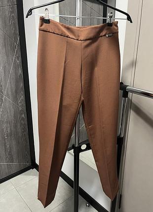 Коричневі класичні брюки штани covering collection made in italy, італія
