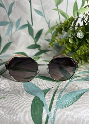 Сонцезахисні жіночі окуляри