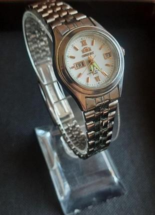 Стильные женские часы orient. 6т