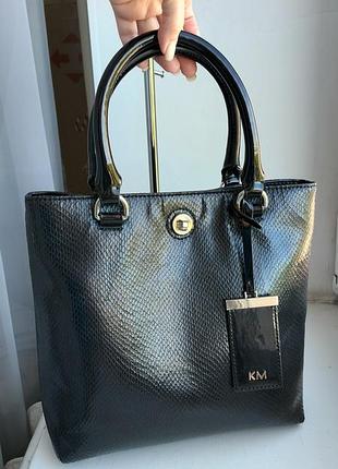 Сумка karen millen со змеиным принтом.
