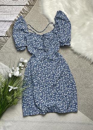 Сукня з відкритою спинкою