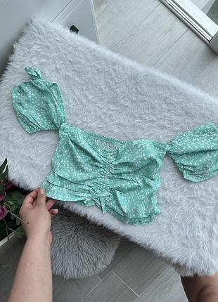 Дуже гарний топ з рукавами