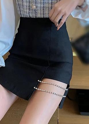 Міні чорна спідниця з розрізом камні стрази