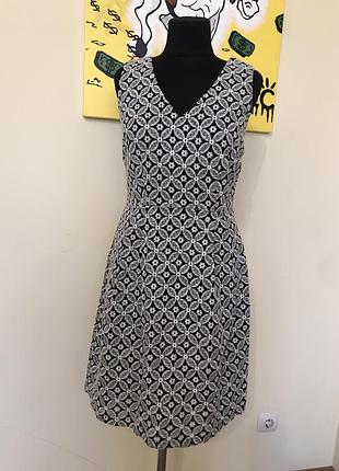 Красива бавовняна сукня з вишивкою бренд