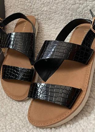 Босоножки papaya 37 размер,новые.