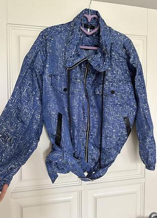 Легкая куртка от эаst trend