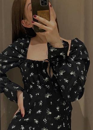 Квіткова чорна сукня h&m з довгими рукавами