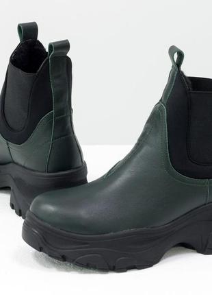 Кожаные  женские ботинки на массивной подошве темно-зеленого цвета7 фото