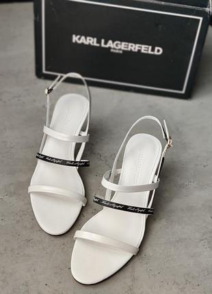Біло чорні босоніжки бренд karl lagerfeld розмір us 9
