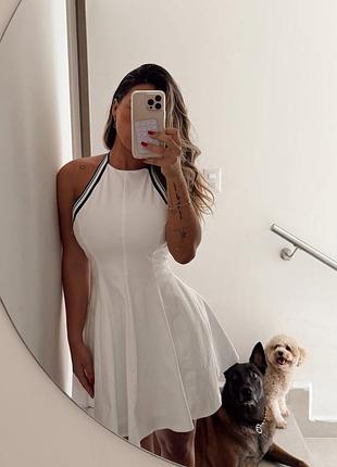 Платье в теннисном стиле