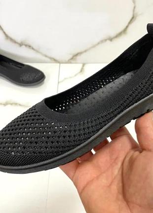 Балетки жіночі чорні тканинні з перфорацією.