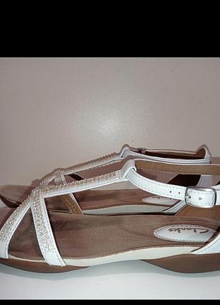 Брендові шкіряні легкі босоніжки clarks.