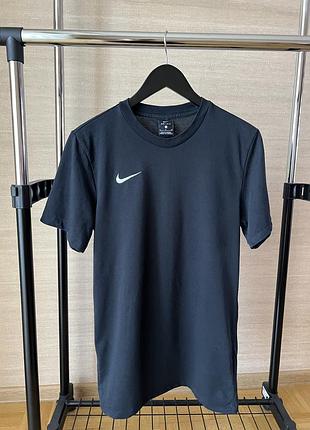 Футболка nike tee tm club19 ss (aj1504-010)