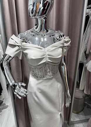 Очень красивая модель платья с корсетом.