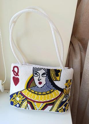 Сумочка червонная дама вышитая бисером с двух сторон.