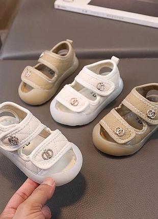 Детские босоножки на малышей