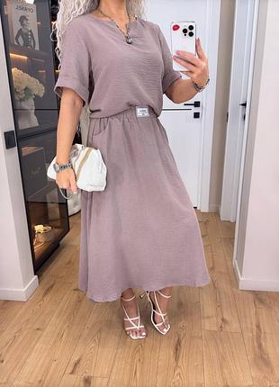 Легкий літній  жіночий костюм ( спідниця міді і блузка )