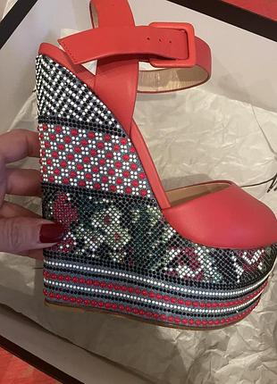 Босоніжки жіночіі giuseppe zanotti, розмір повномірні 38,5. стан нових.