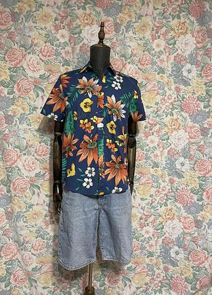 Яскрава сорочка