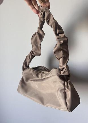 Бежева жіноча сумочка