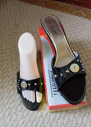 Шлепанцы кожаные