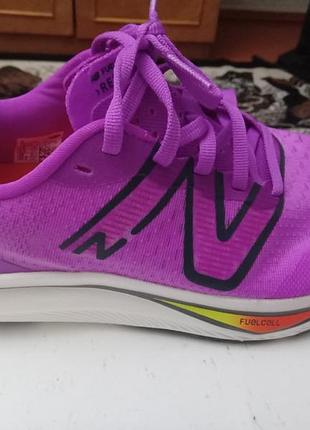Кросівки жіночі нові    new balance   38 чудесні