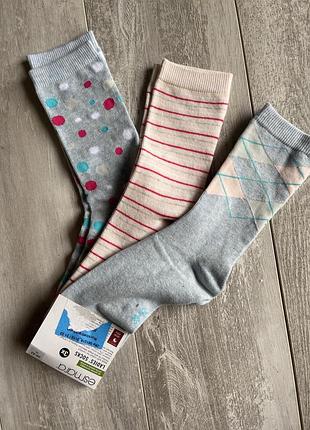 Високі шкарпетки