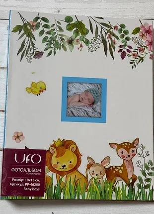 Фотоальбом для 200 фотографий размером 10*15 см с файлами и картонной обложкой.