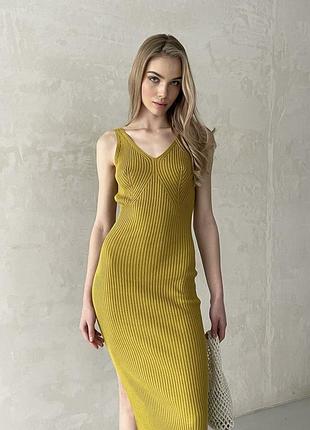 Вязаное базовое платье миди