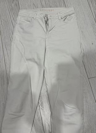 Джинсы белые