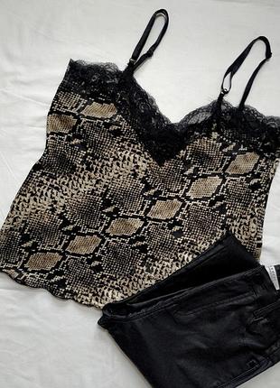 Майка топ у зміїний принт у білизняному стилі розмір 36 cameo rose