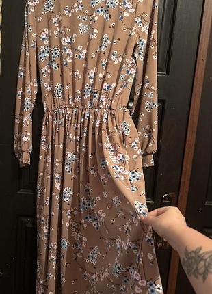 Стильна жіноча сукня