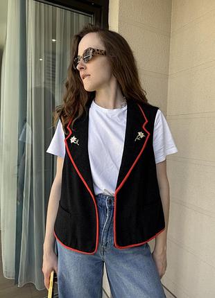 Давня шерстяна жилетка кептар з вишивкою