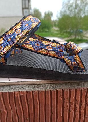 Нові зручні босоніжки, сандалії teva