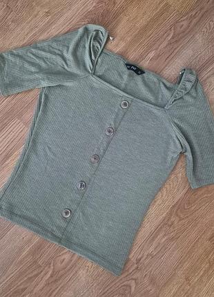 Фирменная футболка блуза