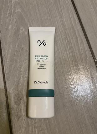 Сонцезахисний веганський крем з центелою азіатською spf50+ pa++++ dr.ceuracle