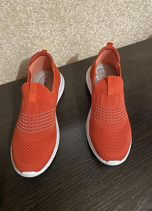 Кросівки wonder walk 38 р. коралові
