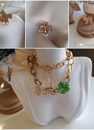 Набор значков, брошек