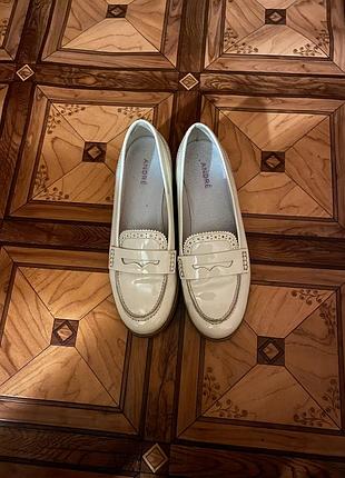 Andre туфлі лак шкіра