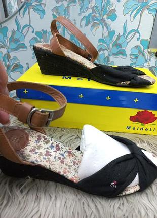 Легенькі зручні текстильні босоніжки