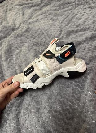 Босоніжки жіночі nike canyon sandal