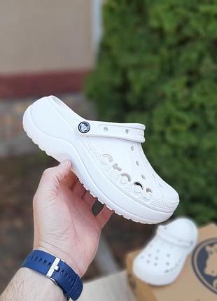 Шлепанцы женские crocs. (белые с логотипом).