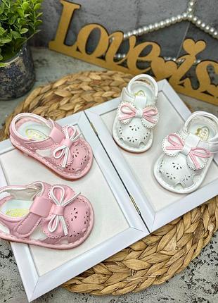 Стильні босоніжки