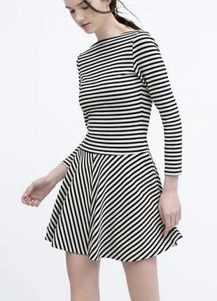Шикарное расклёшенное платье в чёрно - белую полоску zara стильное модное классное